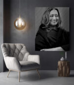 Portrait Gravé sur Bois d'une Femme Rayonnante - Artisanat Décoratif Moderne