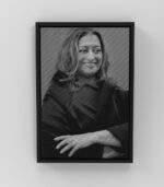 Portrait Gravé sur Bois d'une Femme Rayonnante - Artisanat Décoratif Moderne